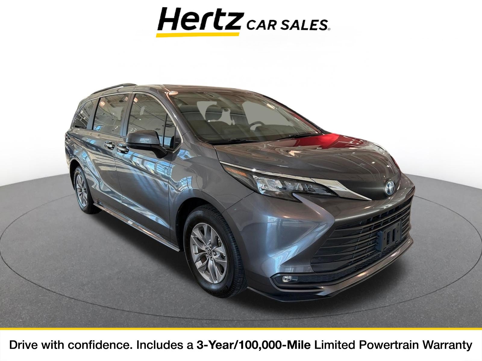 Used 2025 Toyota Sienna XLE FWD image 1