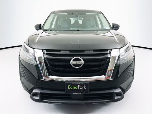 Used 2024 Nissan Pathfinder S image 2