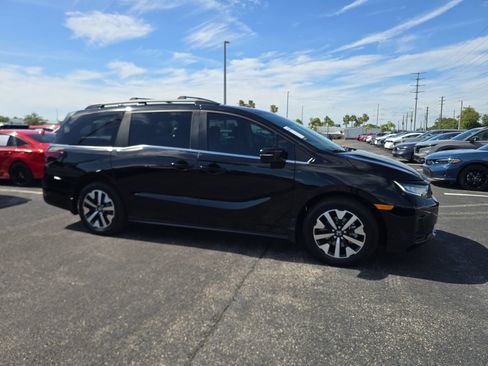 Certified 2026 Honda Odyssey EX-L image 2