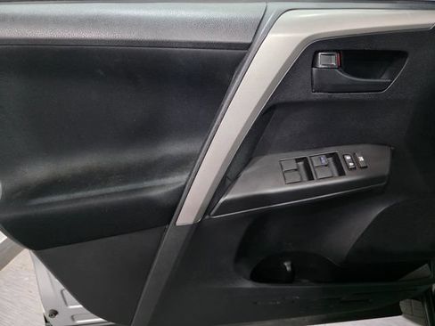 Used 2017 Toyota RAV4 LE AWD/4WD image 10