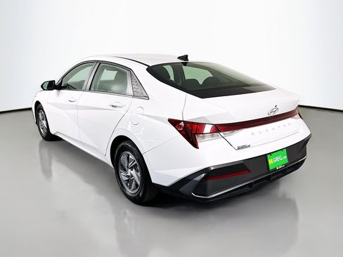 Used 2025 Hyundai Elantra SE FWD image 7