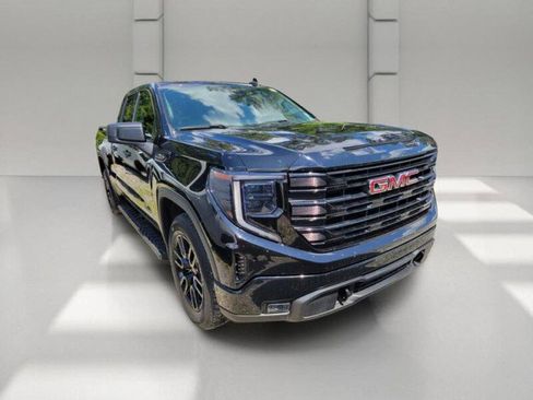 Used 2023 GMC Sierra 1500 Elevation RWD image 2