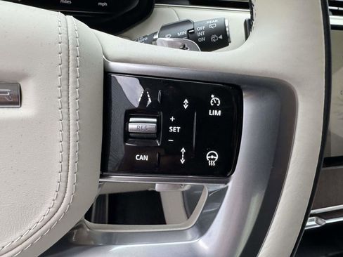 Certified 2025 Land Rover Range Rover SE image 30