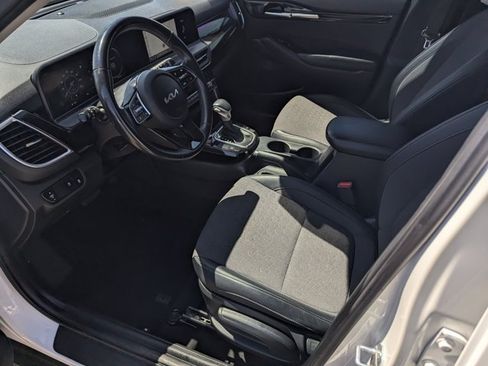Used 2024 Kia Seltos S FWD image 9