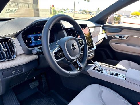 New 2026 Volvo XC90 T8 Plus w/ Protection Package Premier AWD/4WD image 8