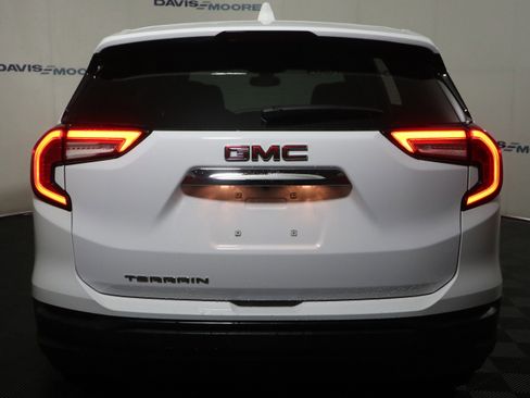 Used 2022 GMC Terrain SLE image 7