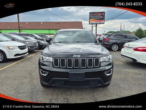 Used 2017 Jeep Grand Cherokee Laredo w/ Quick Order Package 23E AWD/4WD image 2