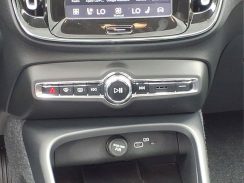 Certified 2026 Volvo XC40 B5 Plus AWD/4WD image 14