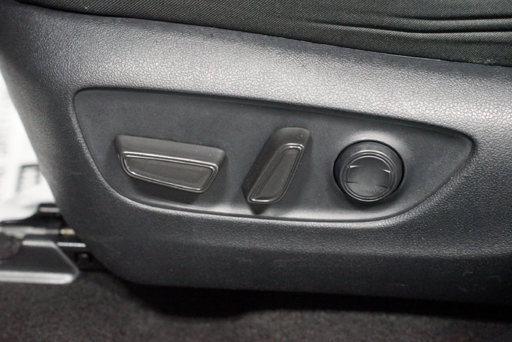 Certified 2025 Toyota RAV4 XLE FWD image 33