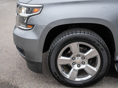 Used 2020 Chevrolet Suburban LT w/ Luxury Package image 9