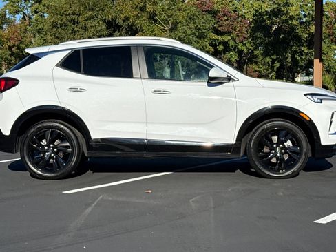 Used 2024 Buick Encore GX Sport Touring image 3