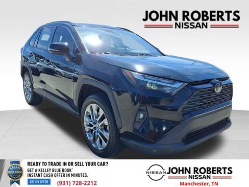 Used 2022 Toyota RAV4 XLE Premium image 3