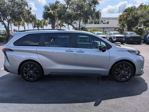 Used 2025 Toyota Sienna XSE FWD image 2