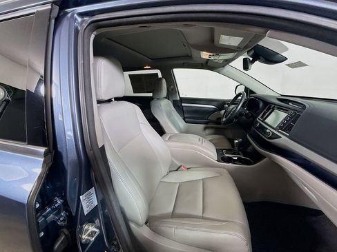 Certified 2018 Toyota Highlander XLE FWD image 29