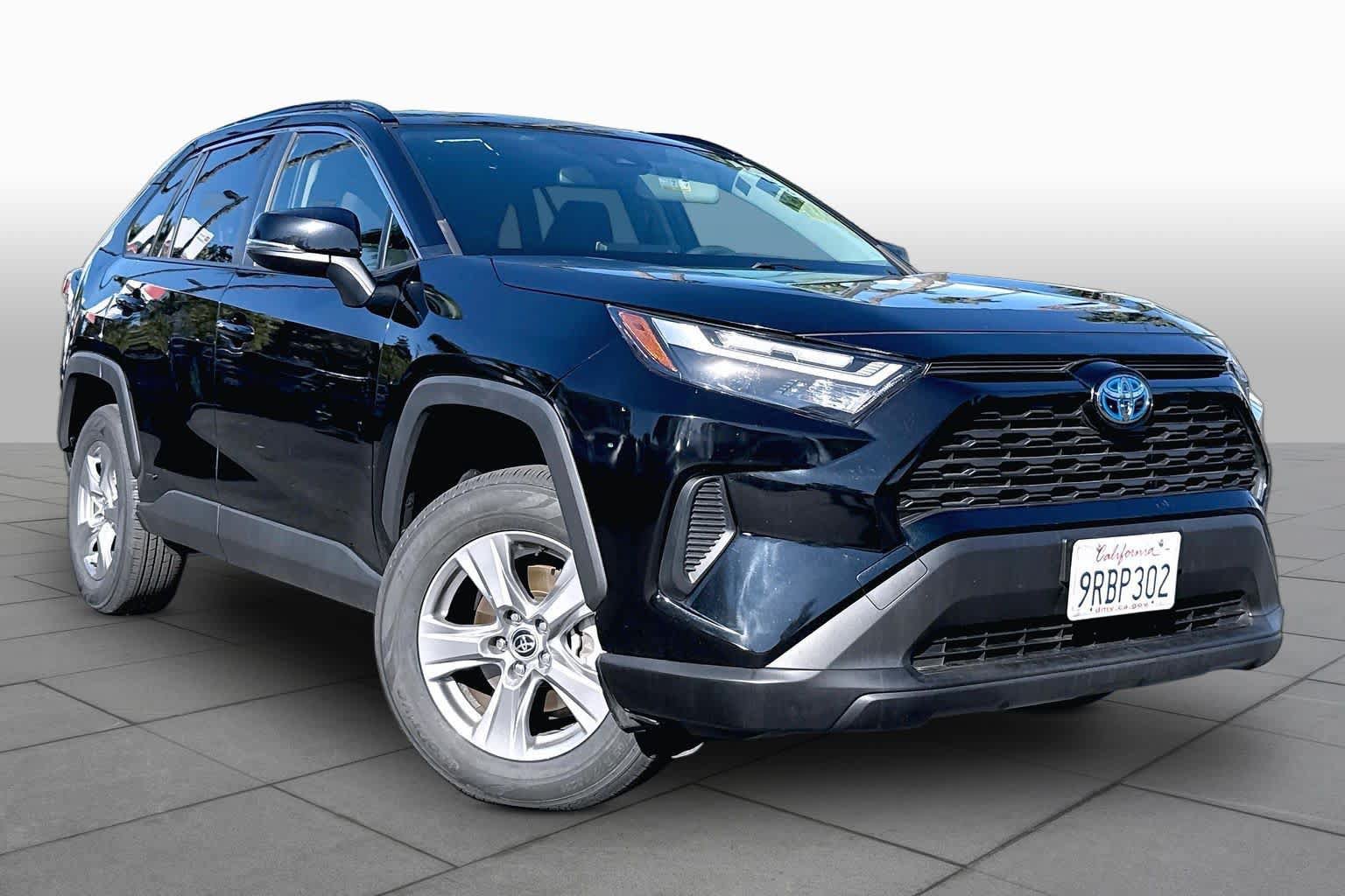 Used 2024 Toyota RAV4 LE AWD/4WD image 2