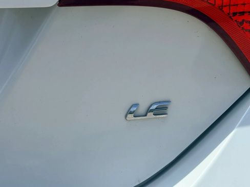 Used 2018 Toyota Corolla LE w/ Carpet Mat Package (TMS) FWD image 8