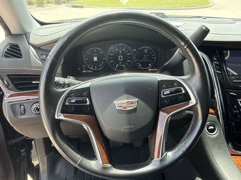 Used 2015 Cadillac Escalade Luxury RWD image 28