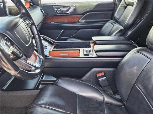 Used 2021 Lincoln Navigator Reserve image 17
