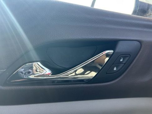 Used 2023 GMC Acadia SLT image 18