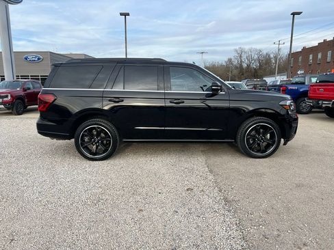 Used 2024 Ford Expedition Limited image 9