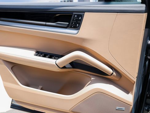 New 2025 Porsche Cayenne S image 23