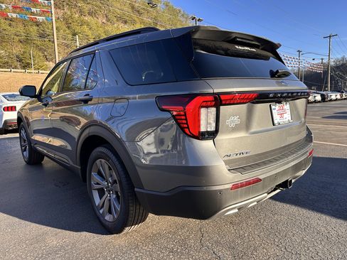 New 2026 Ford Explorer Active w/ Active Comfort Package image 3