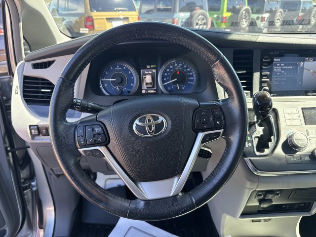 Used 2019 Toyota Sienna XLE Premium FWD image 15