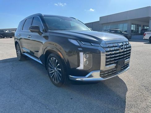 Used 2023 Hyundai Palisade Calligraphy FWD image 1