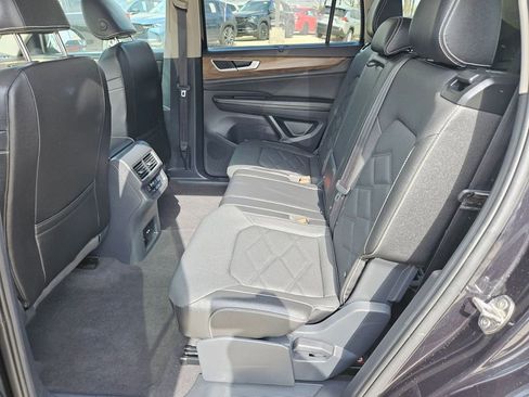 Used 2025 Volkswagen Atlas SE image 27