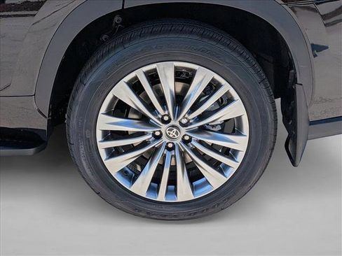 New 2026 Toyota Highlander Platinum AWD/4WD image 10