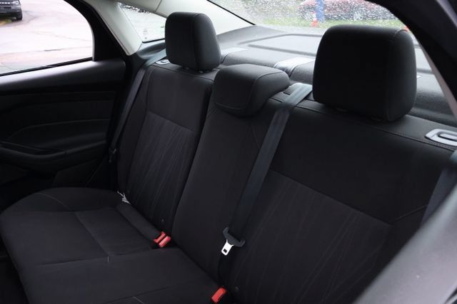 Used 2017 Ford Focus SEL w/ Cold Weather Package FWD image 11