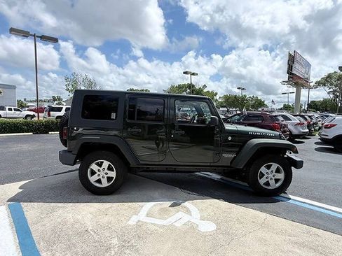 Used 2010 Jeep Wrangler Unlimited Rubicon AWD/4WD image 3