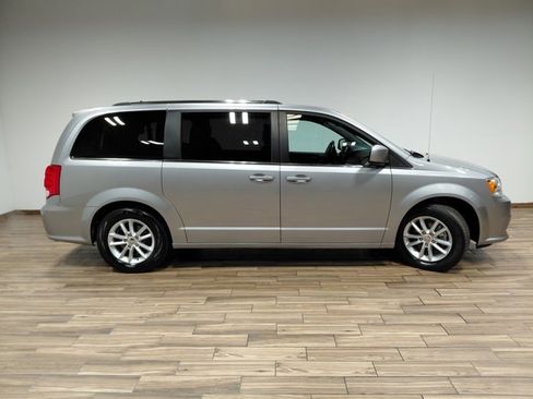 Used 2019 Dodge Grand Caravan SXT image 16