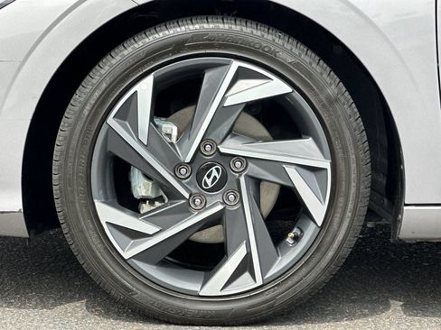 Used 2025 Hyundai Elantra Limited FWD image 24