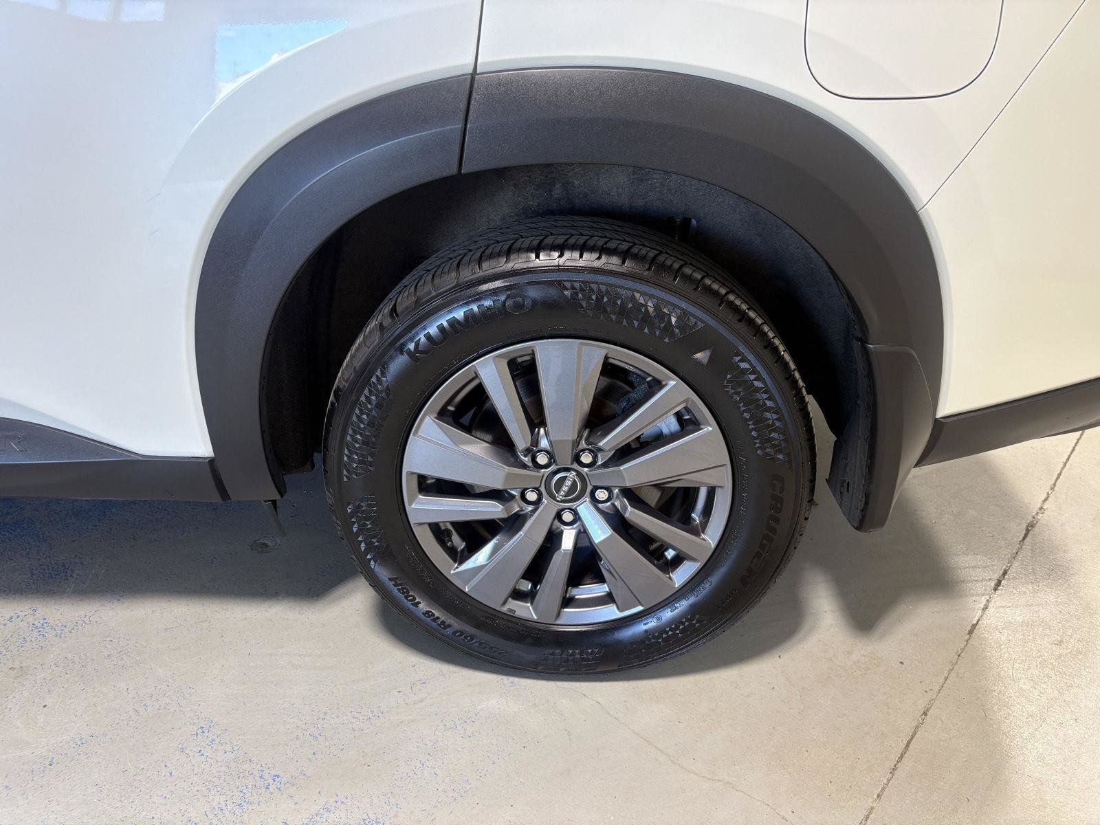 Used 2024 Nissan Pathfinder SV AWD/4WD image 34
