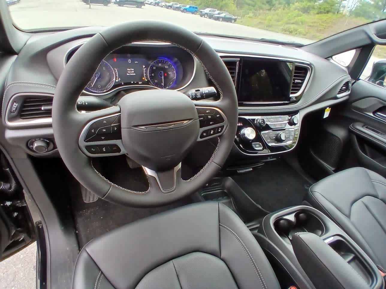 New 2027 Chrysler Pacifica Select FWD image 10