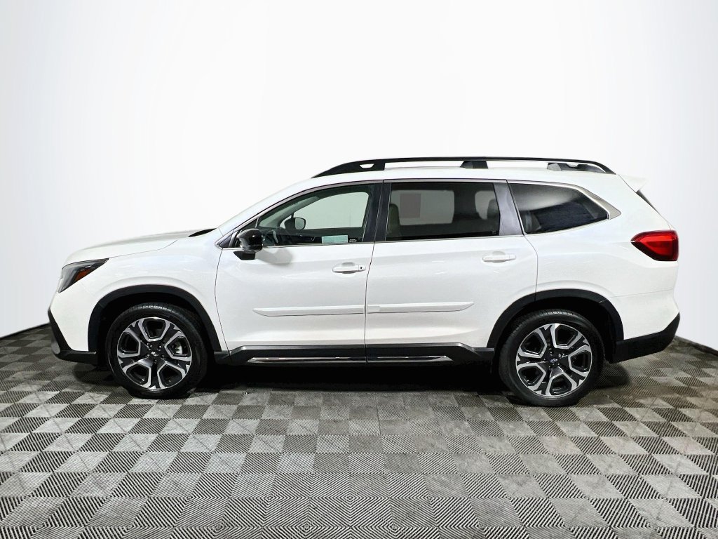 Used 2024 Subaru Ascent Limited w/ Technology Package AWD/4WD image 4