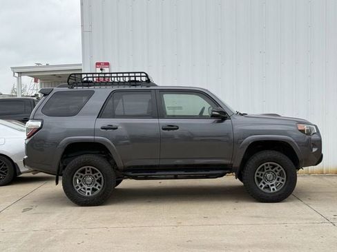 Used 2020 Toyota 4Runner Venture w/ Moonroof Package image 3