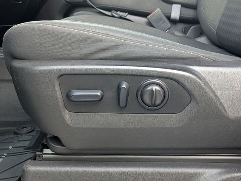 Used 2022 Chevrolet Silverado 2500 Custom w/ Custom Value Package image 22