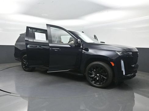 Used 2022 Cadillac Escalade ESV Sport w/ LPO, ONYX Package AWD/4WD image 44