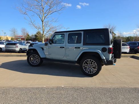 Used 2023 Jeep Wrangler Sahara w/ Cold Weather Group image 4