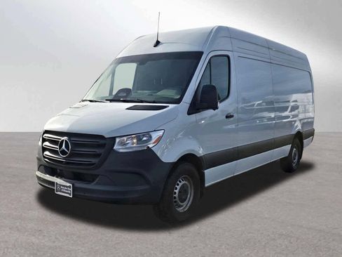 Used 2025 Mercedes-Benz Sprinter 2500 image 7