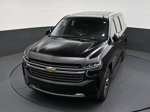 Used 2024 Chevrolet Suburban LT w/ LT Signature Package RWD image 18