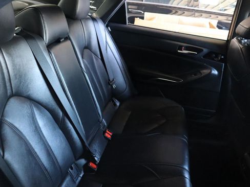 Used 2019 Toyota Avalon XLE w/ Moonroof Package image 24