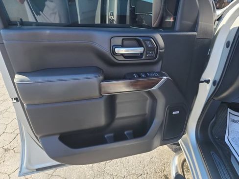 Used 2021 GMC Sierra 2500 SLT w/ SLT Preferred Package AWD/4WD image 10