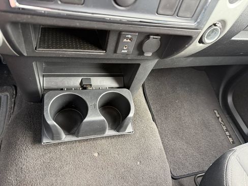 Used 2018 Nissan Titan SV image 25