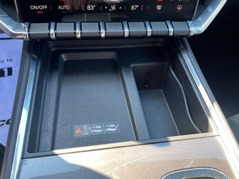 Used 2025 GMC Acadia Elevation image 43