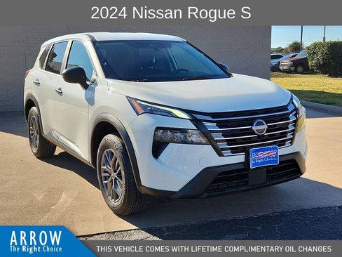 Used 2024 Nissan Rogue S image 2