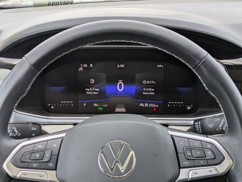 Certified 2025 Volkswagen Taos SE AWD/4WD image 29