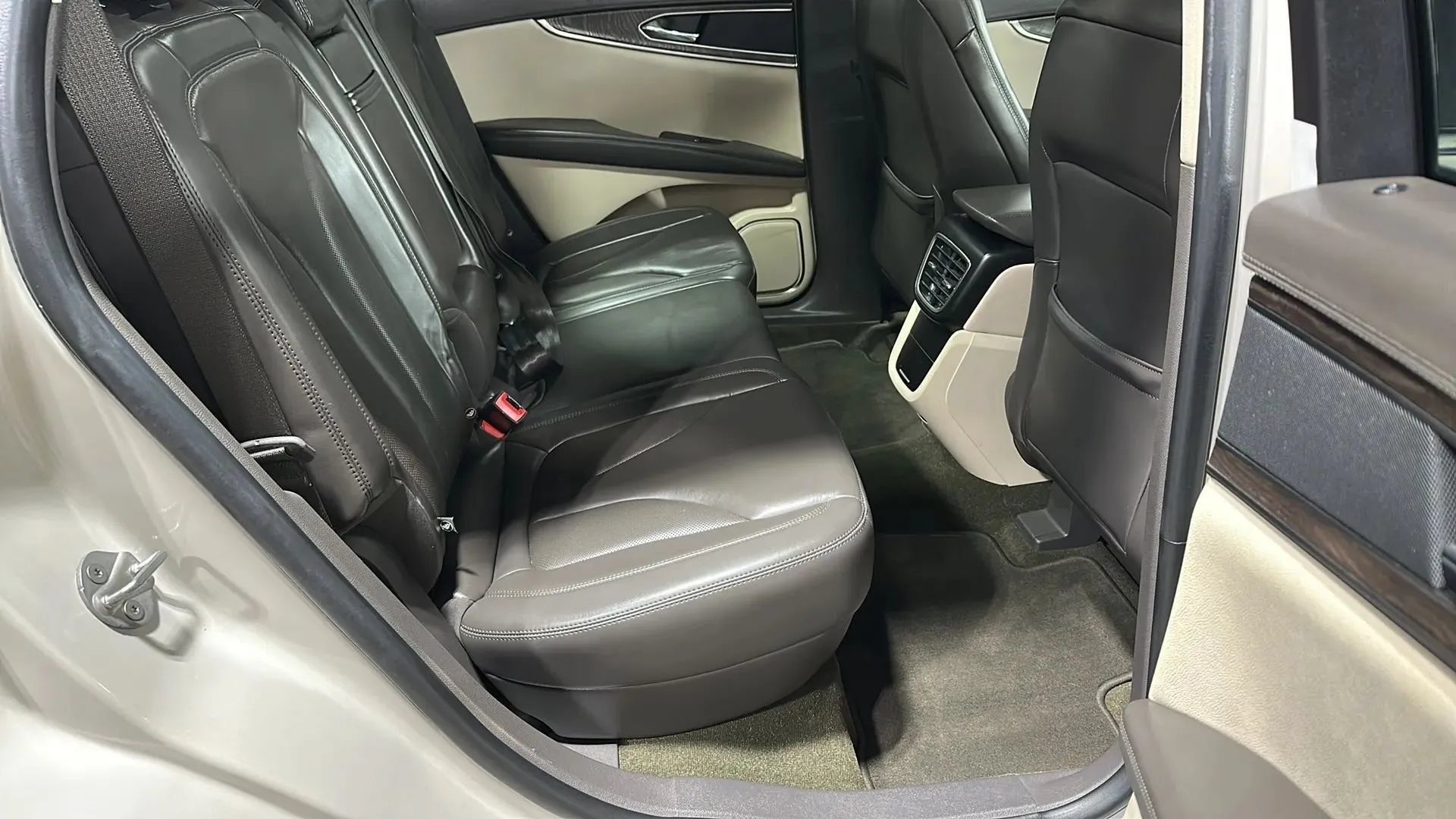 Used 2019 Lincoln Nautilus Select AWD/4WD image 16